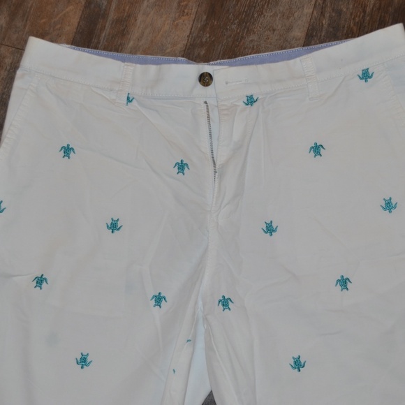 Tommy Hilfiger Shorts w/Turtle Design - Picture 2 of 6